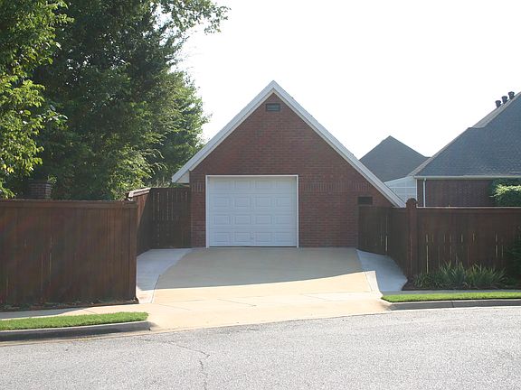 3rd image of 3913 W Brooks Cir