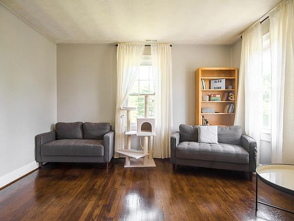 4th image of 1001 Viewmont St NW