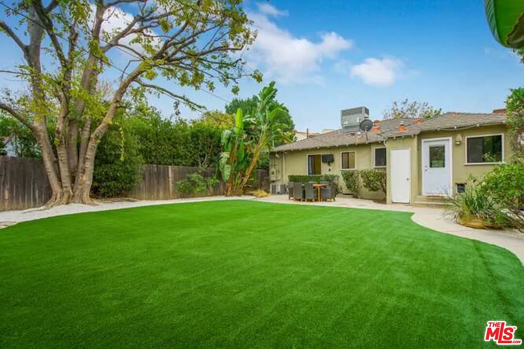 2 bed, 1.5 bath, 1536 sqft, $7,000 — Photo 2