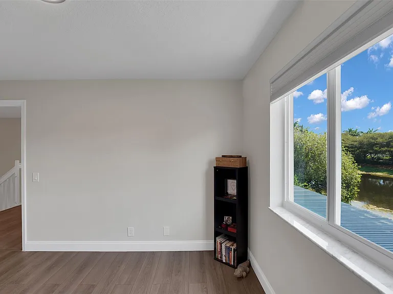 1070 Bluewood Ter — Photo 39