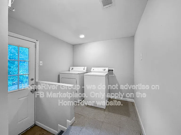 711 E 50th St #A — Photo 12