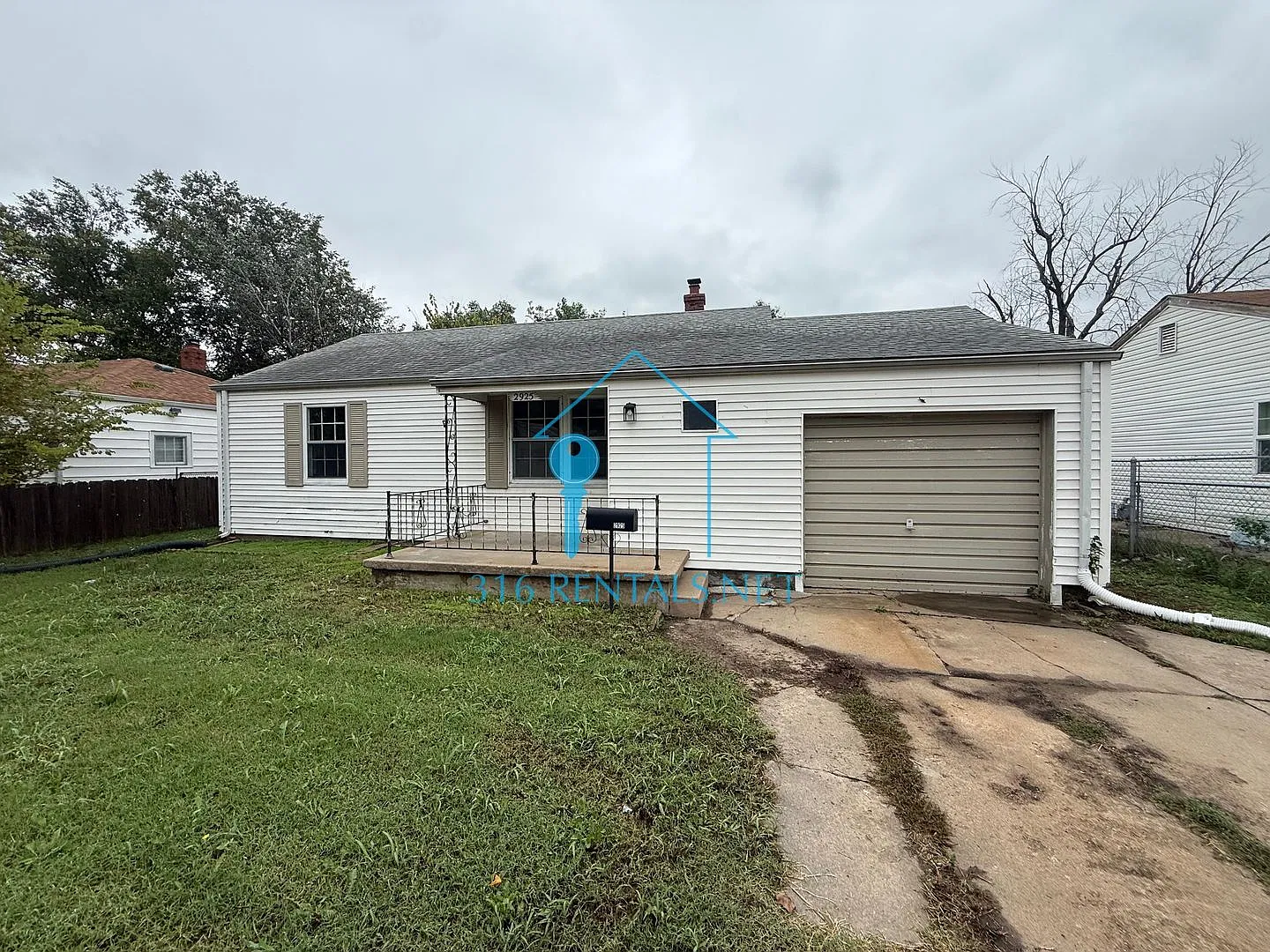 $1100 - 2 bed 1 bath - Single Family Home — Photo 1
