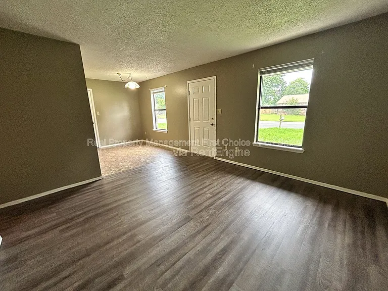 6719 Independence St — Photo 3