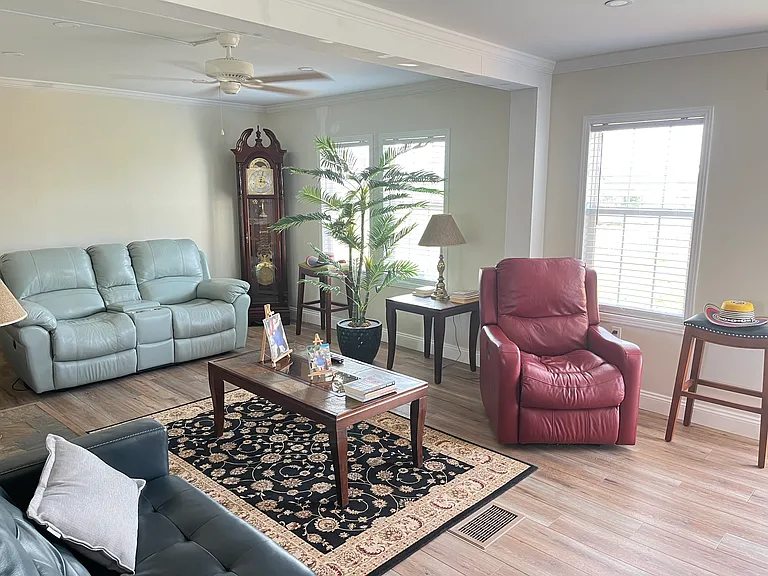 1812 NW Lake Lillian Rd #1812 — Photo 2