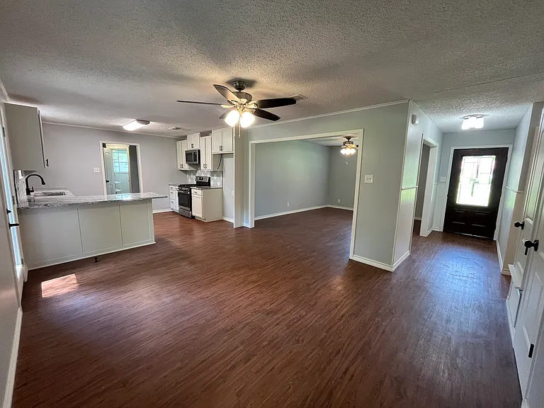 402 S Green St — Photo 15