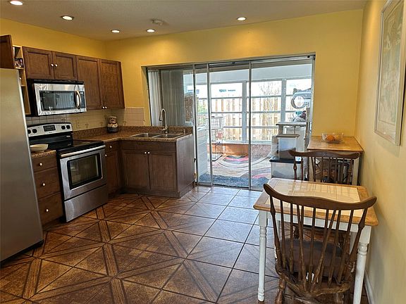 3rd image of 4577 NW 16th Avenue