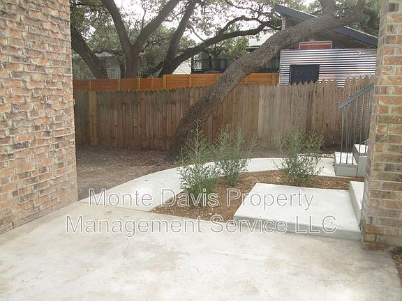3rd image of 513 S Park Dr APT 201
