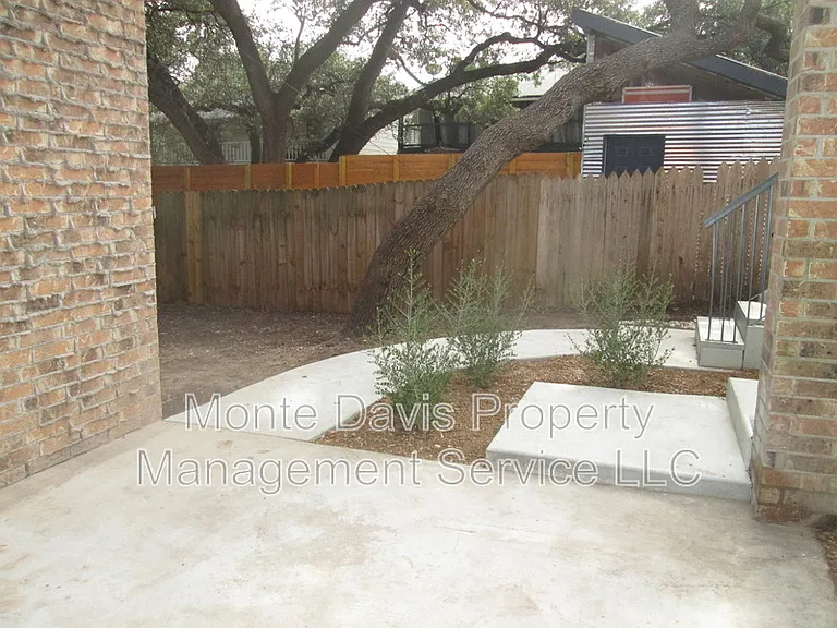 513 S Park Dr #201 — Photo 3