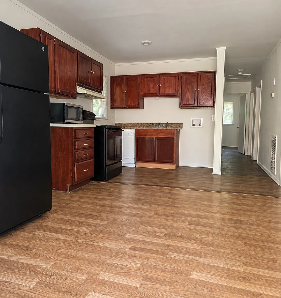 3 bed, 1169 sqft, $1,600 — Photo 3