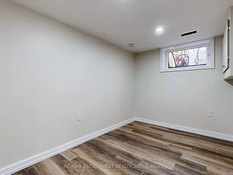 65 Fielding Cres #LOWER — Photo 16