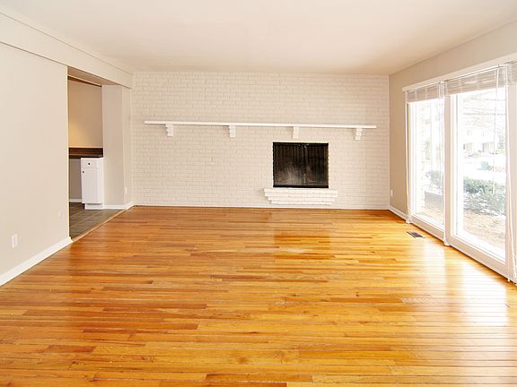 03 Living Room_04012013