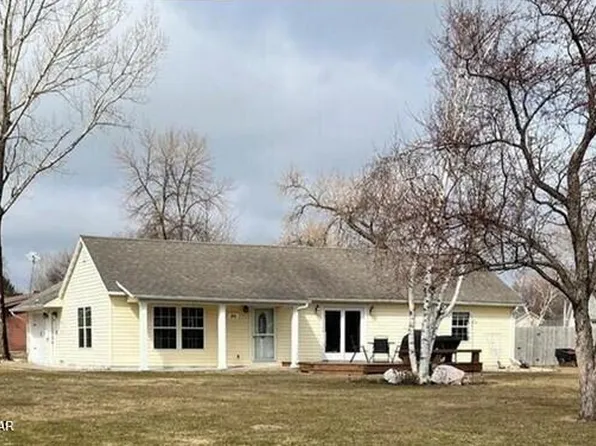 905 N Minnesota St, Warren, MN 56762