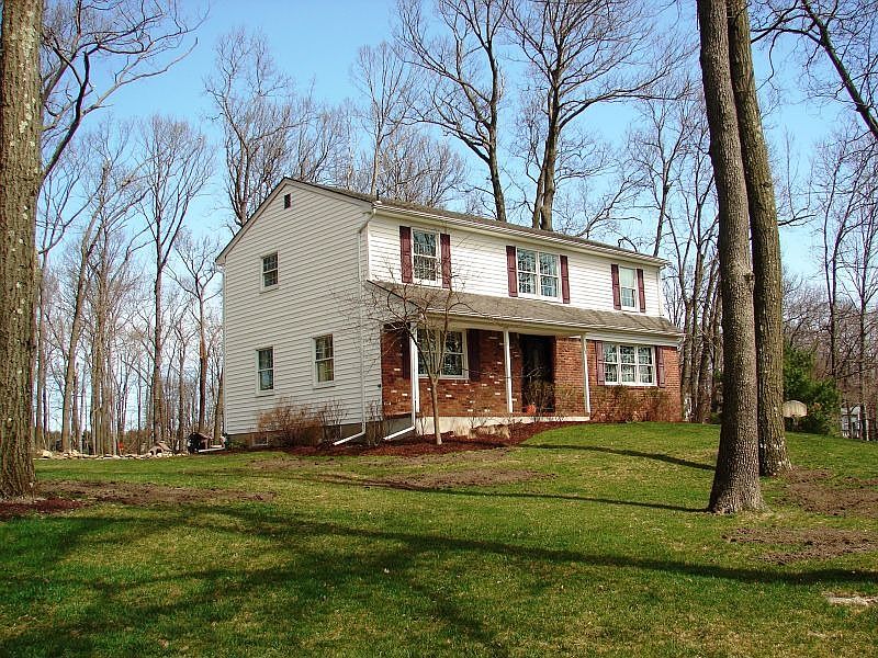 2nd image of 18 Nestlingwood Dr