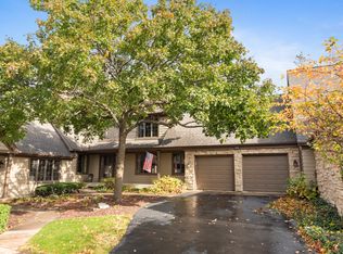 1004 Troutlilly Ln, Darien, IL 60561