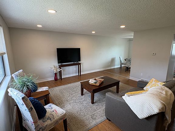 5th image of 1005 Harmon Pl #1005