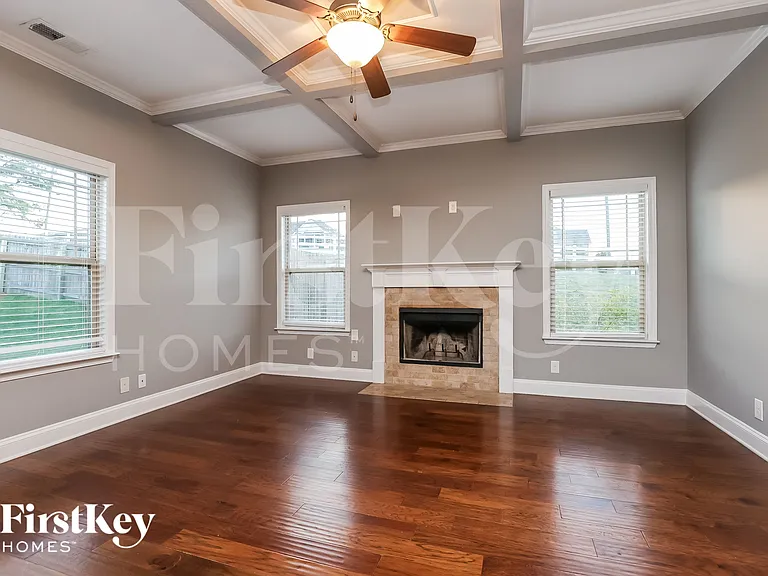 1499 Amberley Dr — Photo 2