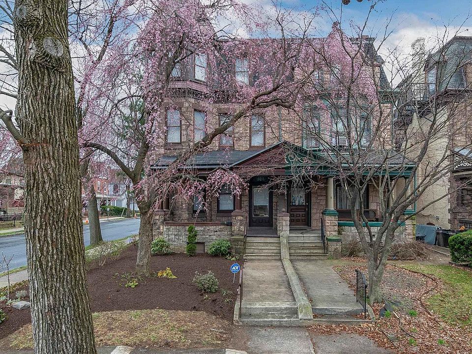 1st image of 800 N 3rd St
