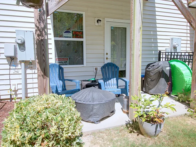 100 Stratford Lakes Dr #110 — Photo 15