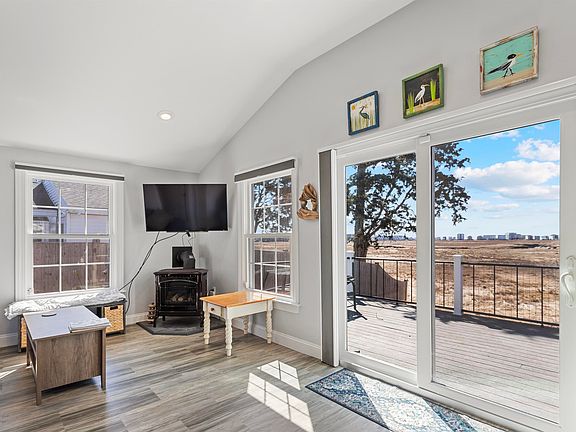 3rd image of 523 Winnacunnet Road