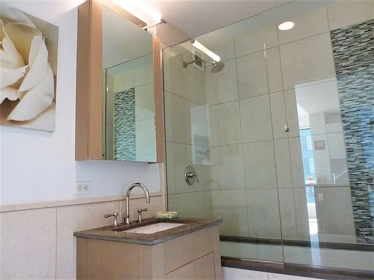 350 W 42nd St #17K — Photo 10