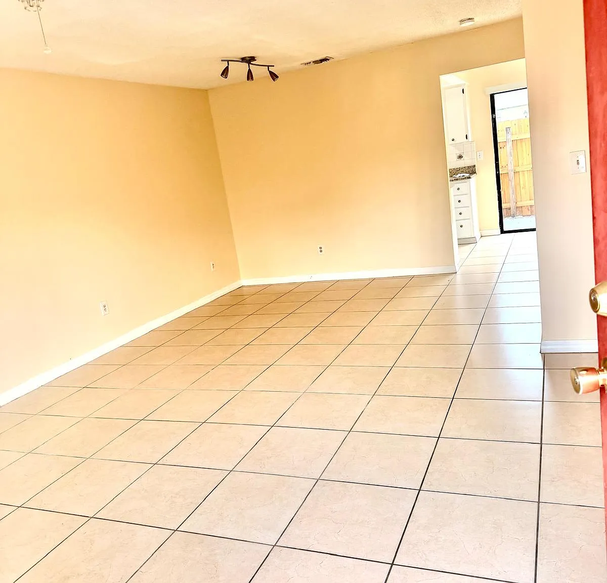 7327 Forest Hill Ct — Photo 3