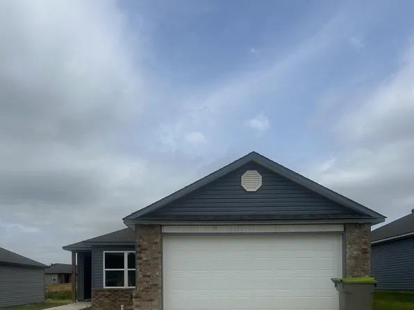 8056 Chesapeake Trl, Bauxite, AR 72011
