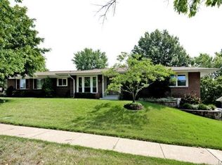 820 Posthorn Dr, Ballwin, MO 63021