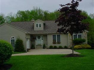 90 Glenview Dr, Aurora, OH 44202