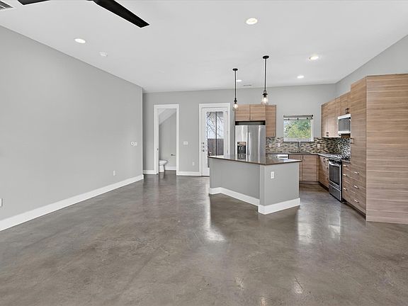 3rd image of 4707 Leslie Ave Unit A
