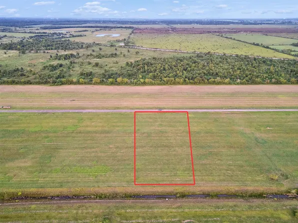 205 Brahman Trl, Angleton, TX 77515