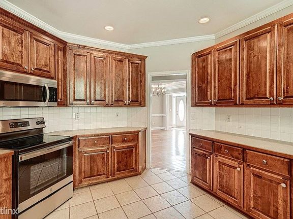5th image of 2028 Millstone Dr SW