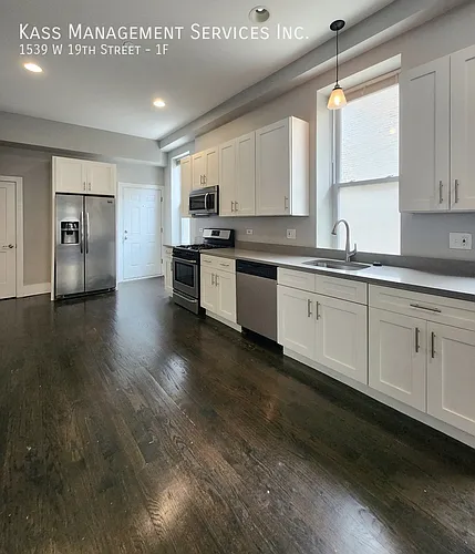 1539 W 19th St Photo 1