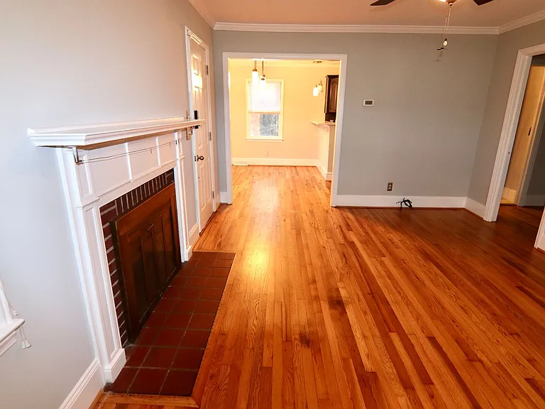 1058 Eastwood Dr — Photo 2