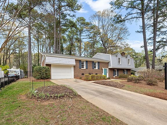 5th image of 1429 Falls Church Rd