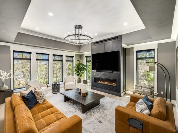 10 Stones Throw, Plymouth, MA 02360