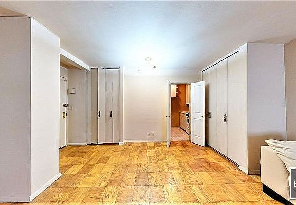 4th image of 159 W 53rd St APT 17A