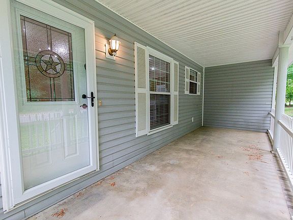 4th image of 501 Bluff View Dr