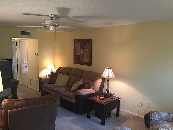 3rd image of 10 Vista Palm Ln