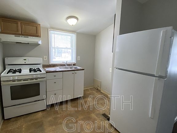 4th image of 608 E Jefferson St #3
