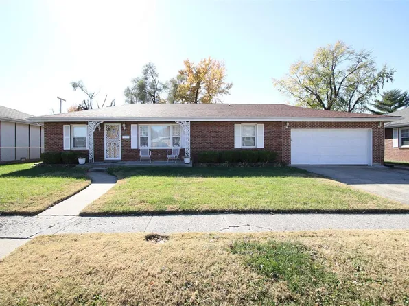27 Vieux Carre Dr, East Saint Louis, IL 62203