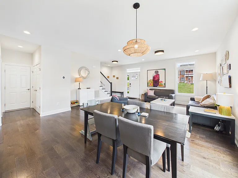 912 Kentwood Dr — Photo 16