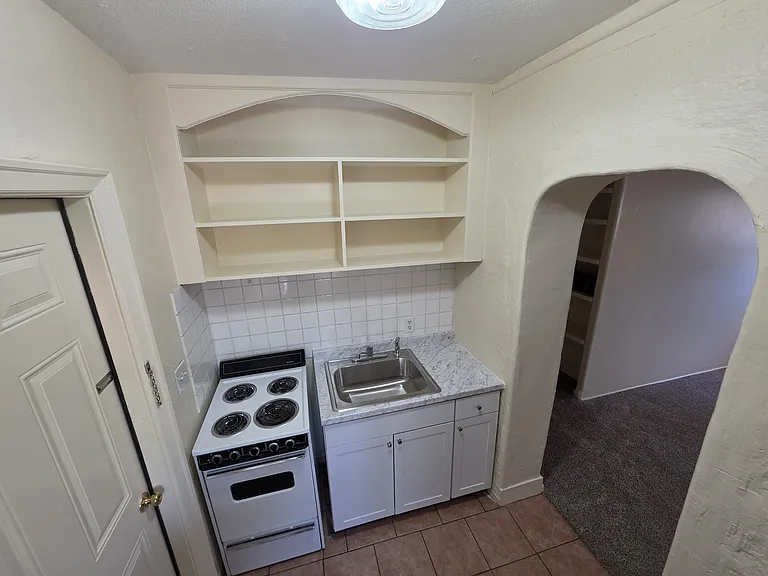 523 W 5th St — Photo 6