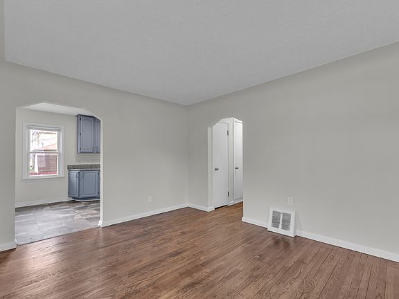 5th image of 18333 Beechwood St