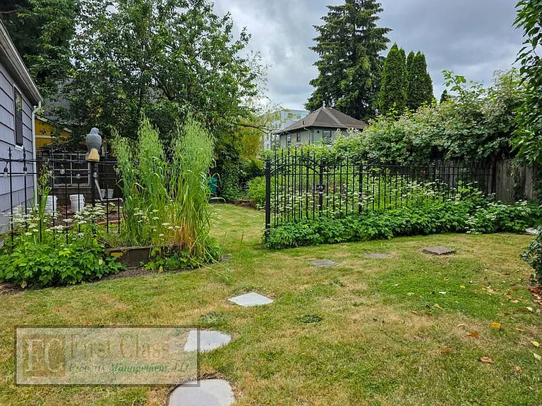 5735 N Montana Ave — Photo 29