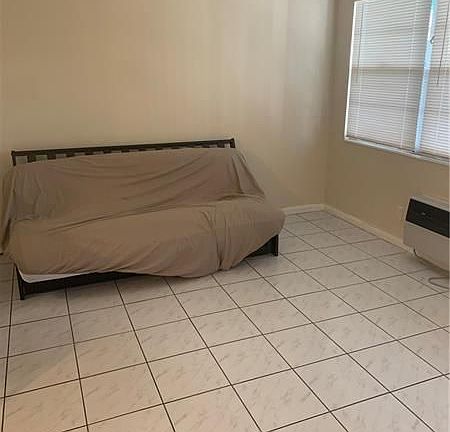 3rd image of 314 Newport Ct #V