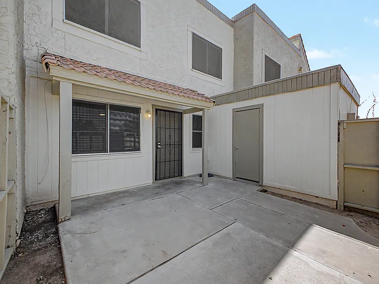 5984 N 48th Ave — Photo 23