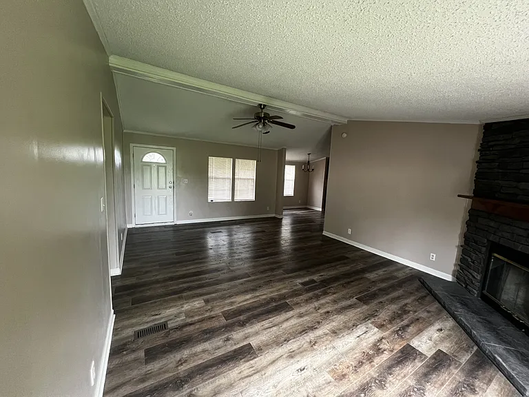 1098 Victory Ln — Photo 6