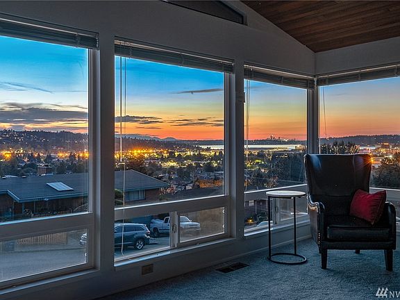 Stunning View from the living room as the sun is setting!! 