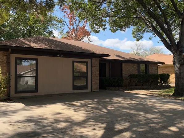 749 NW James Cir, Burleson, TX 76028
