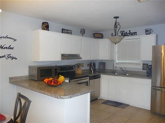 3rd image of 209 East Pl